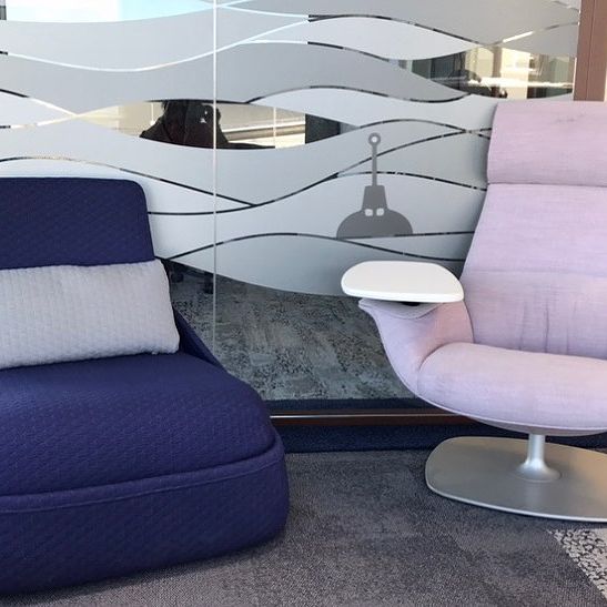 A beautiful pair! Steelcase Coalesse HOSU and MASSAUD ❤️See both products at our 133 Finnieston Street showroom  #lounge #worklounge #relax #officefurniture #steelcase #coalesse